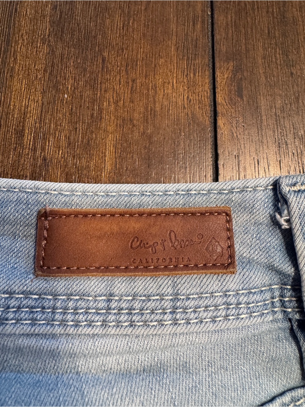 Chip & Pepper California Malibu Mid Rise Denim Shorts S 26 Light Wash Cuffed - Picture 3 of 12